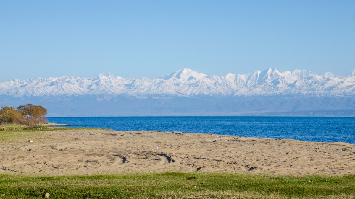 Озеро Иссык-Куль. Фото: Анатолий Жидков