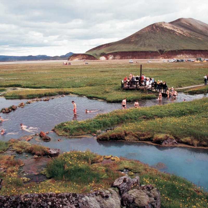 Купание в термальной реке в Ландманналаугар